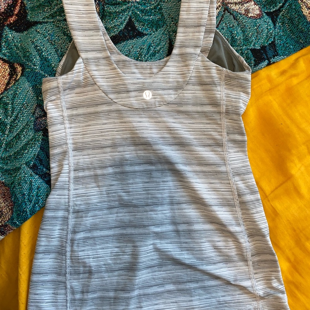 Lululemon workout top NWOT